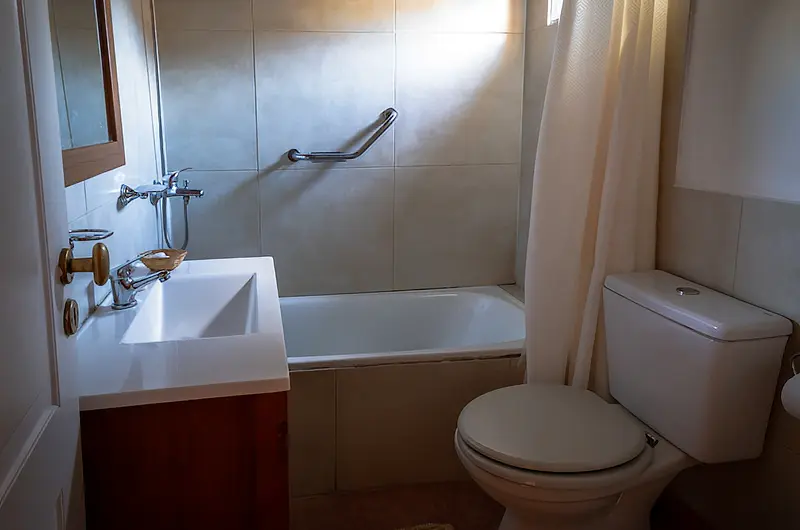 Baño en cabaña El Pueso Sur